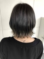 エフ(efu.) ウルフカットからちらっと見えるインナーカラー♪