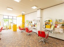 きりん美容室の雰囲気(光が差し込む明るい店内です♪)