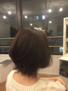 カタチヘアー(HAIR) 。。。。。。。。。ミデイアムレイヤーカタチ。。。。。。。。。