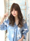 巻き髪ウェーブガーリースタイル