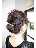 オラ ボーテ(Aura Beaute)&nbsp;結婚式 パーティ お呼ばれヘア シニヨン お団子 編み込み アップ