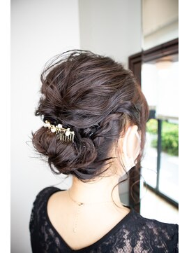 オラ ボーテ(Aura Beaute) 結婚式 パーティ お呼ばれヘア シニヨン お団子 編み込み アップ