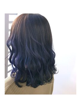 ジーナ 福岡千早(Zina) グレージュ~ブルーグラデーション/艶カラー/20代30代40代