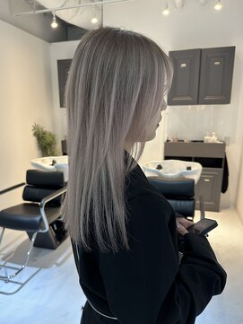 ヨロ 小岩(YOLO) レイヤーカットハイライトショートヘアイルミナカラーオージュア