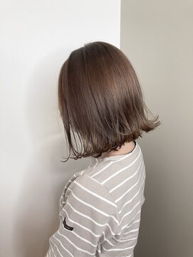 キュレア(C..ure.are) 大人可愛い切りっぱなしひし形レイヤーカットモカベージュ