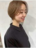 アッシュベージュ、前髪長めショートボブ、 クールショート