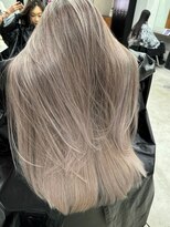 エイチ(H)&nbsp;xバレイヤージュ/イメチェン/ホワイトブロンド/外ハネボブ/美髪