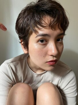 エイチ 天神橋(H) ホワイトグレージュミニウルフデジタルパーマハンサムショート