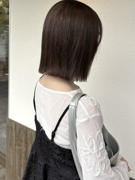 ロア(LORE) ベージュ＆切りっぱなしボブ