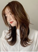 大人ガーリーダークアッシュミディアムレイヤー似合わせカット