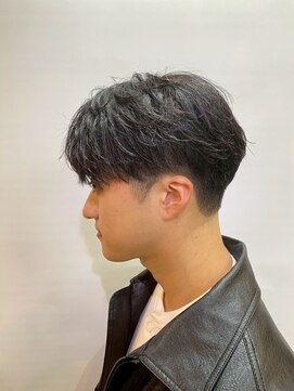レボルトヘアー(R EVOLUT hair) MEN’S HAIR/波巻きツイストスパイラル/リバースセンターパート