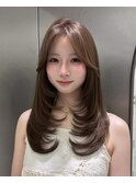 レイヤーカット×赤みなしオリーブベージュ