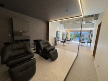 フイユ 多摩センター店(Fuiyu)の雰囲気(首に負担の少ないフルフラットシャンプー台)