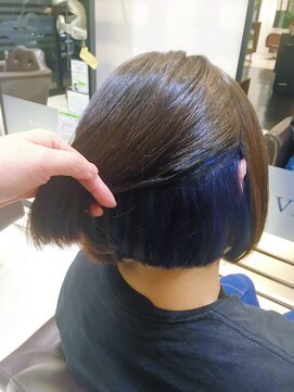 ヴィセ(atelier visse) インナーカラー×ネイビーブルー