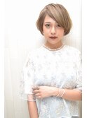 大人可愛い小顔ワンサイドショートボブ前下がり