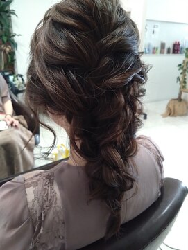 ビューティーボックスハーモニー(BeautyBox Harmony) 編みおろしパーティヘア