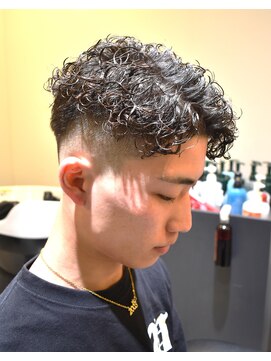 フリーク バーバーショップ 都島店(FREAK BARBER SHOP) バーバースタイル スキンフェード ショートパーマ