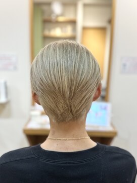 フリージア(freesia) ツーブロック/センターパート/30代40代50代