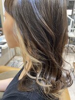 ヘアーサロン キー(Key)&nbsp;インナーカラー　プラチナブロンド