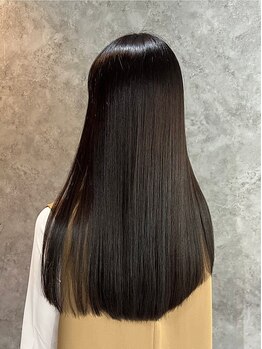 ラット(Lat)の写真/【話題のフローディア取扱いSalon☆】髪の内側から補修し、艶感もUP♪髪質改善は[Lat]にお任せください！
