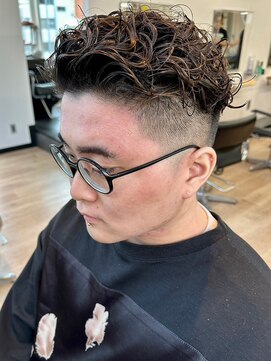 ウェイビーエフティフィフス 横浜西口(WAVEY ft.fifth) 横浜スペインカールラルフカールーズパーマスキンフェード30代◆