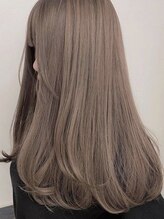 赤みを抑えて柔らかく透ける人気のオリーブベージュ　