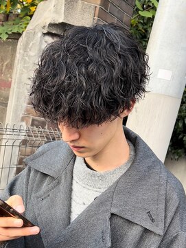 フィフス トウキョウ (fifth TOKYO) ツイストスパイラルパーマ刈り上げ波巻きスパイラル緩めパーマ