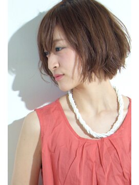 キアラ(Kchiara) 首元スッキリ ショートボブ