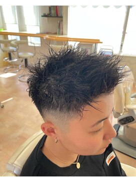 プロペラスタイル ヘアーメイク ツイストフェード　パーマ