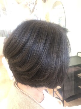 イムス マドモアゼル(imus MADOMOAZEL) グレイヘアをブルーアッシュに