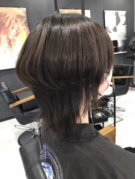 ディティール(Detail) 個性派×ハイレイヤーウルフカット
