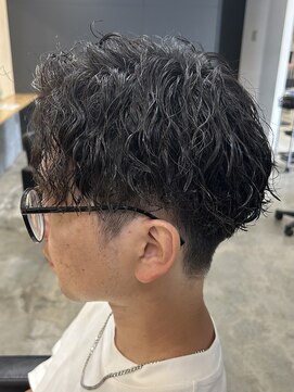 ニアウ 伊勢崎連取店(Niau) メンズマッシュパーマツイストスパイラルパーマ波巻きパーマ