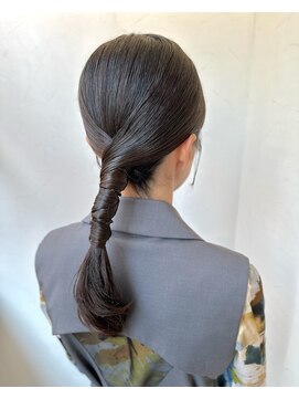 レガロ(REGALO RESORT) エグチ】タイトローポニー/トレンド/結婚式/シンプル