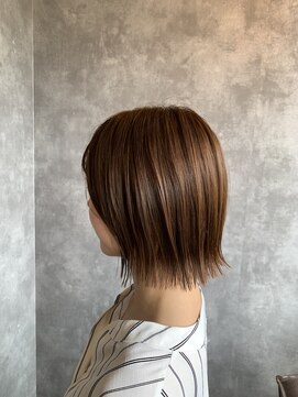 ウィート(wheat) シルバーベージュ×切りっぱなしタイトボブ