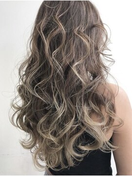 リトバイトゥルークリエイション 大宮(Re:to by True Creation) 【外国人風】ハイライトカラー×波巻きロング