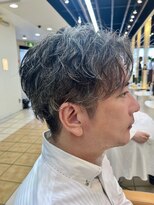 クオリス 上板橋店(QUALIS)&nbsp;社会人◎白髪ぼかしルーズパーマでこなれセンターパート