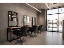オーブ ヘアー アクト 八女店(AUBE HAIR act)の雰囲気(シンプルで居心地の良い落ち着いた店内◎)
