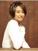 大人の前下がりニュアンスショートボブ