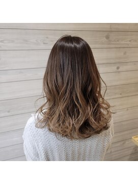 クレア(CREA) グラデーショングレージュ