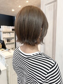 キャアリー(Caary) 福山市美容室Caary人気 くすみグレージュカラー切りっぱなしボブ