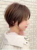 クビレと丸みの綺麗な横顔美人なショートボブ