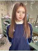 ベージュ×顔まわりレイヤー