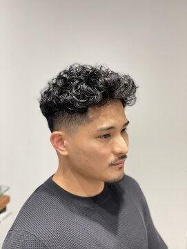 グルーマーズトウキョウ 渋谷店(GROOMER/S TOKYO) ショートハーパー スペインカール アップバング  メンズカット