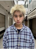 スパイキーショート/ブロンドヘア/抜きっぱなしブリーチカラー