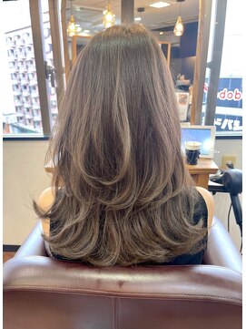 レイラバイアフロート 吉祥寺(Lila by afloat) レイヤーカット／顔まわり／ミディアムレイヤー/ハッシュカット