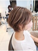 大人のくびれショート×白髪ぼかしハイライト