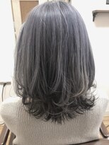 ペリドットエフ(peridot f) アイスグレージュ 上品 外ハネミディアム 30代 40代 50代 60代