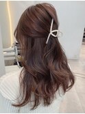 ピンクベージュ×ハーフアップ_くびれレイヤーベージュ