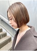 NUDEドーリーガール10代20代30代40代 金髪ボブ センター分けボブ