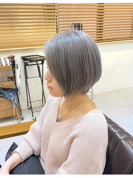 チリンバイロストシティー(Chillin by LOSTCITY) シルバーカラーダブルカラーブリーチカラー髪質改善